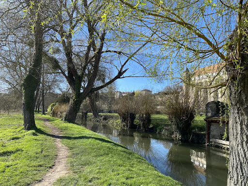 Parc de la Tabarderie – Château-Landon (environ 15 min)